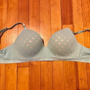 Victoria’s Secret wireless bra 34DD